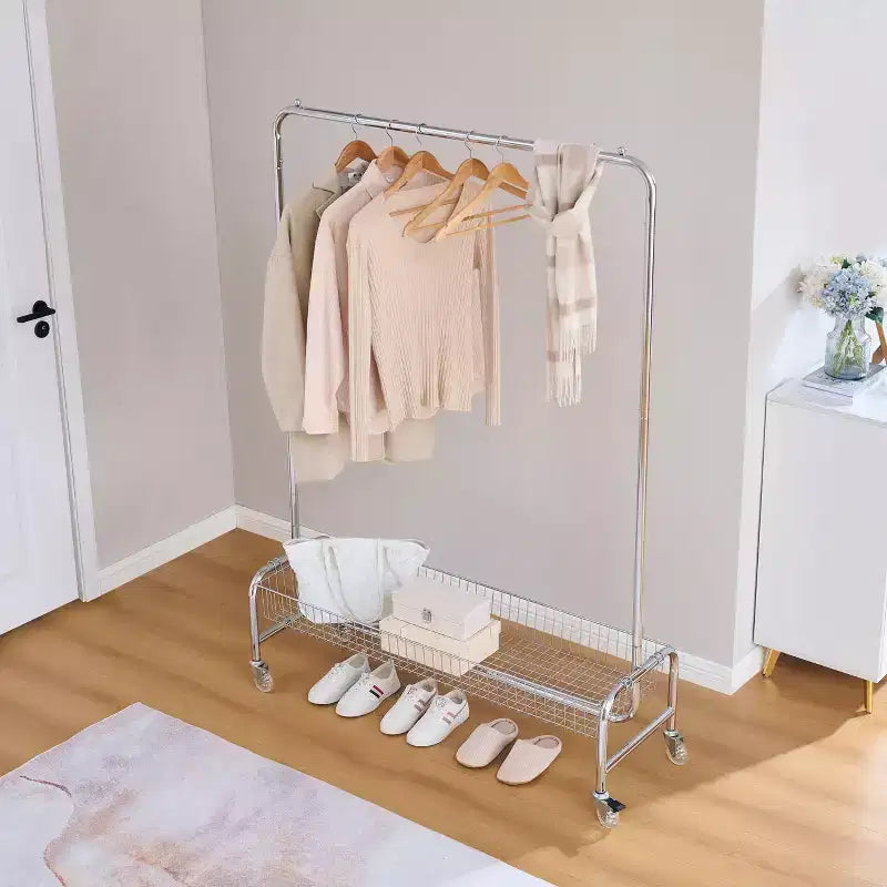 Porte-manteau robuste sur roulettes et verrouillable
